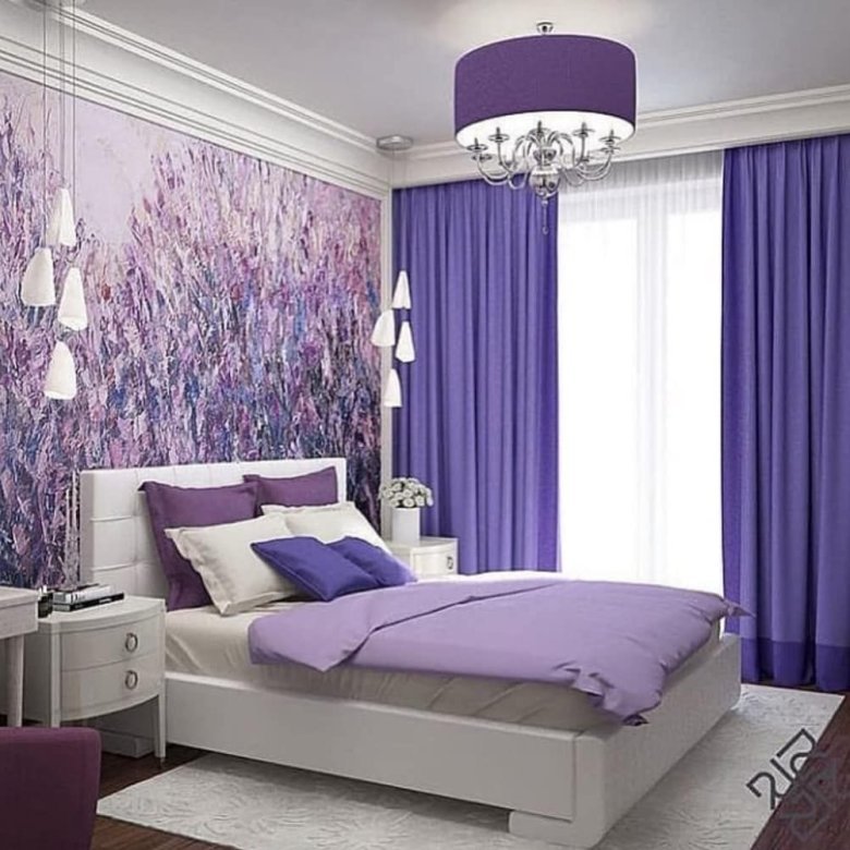 Бежевая спальня с фиолетовыми шторами