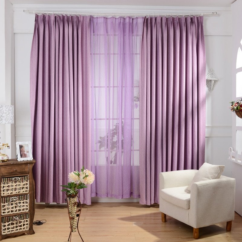 Спальня в фиолетовых тонах с балдахином