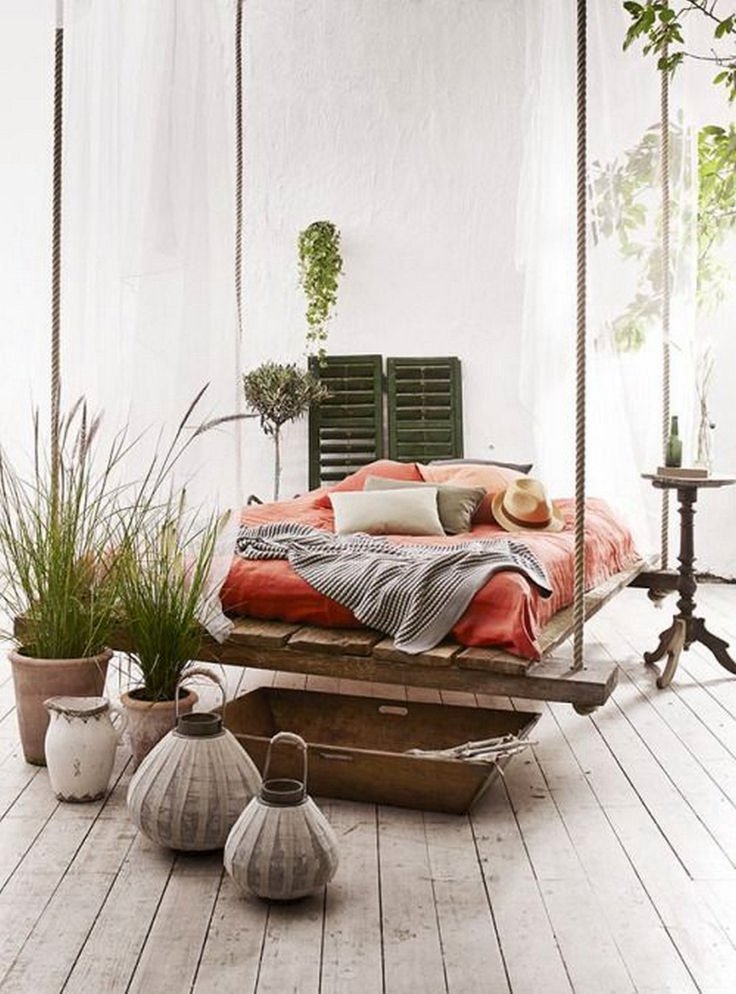 Эстетичная уютная подвесная кровать