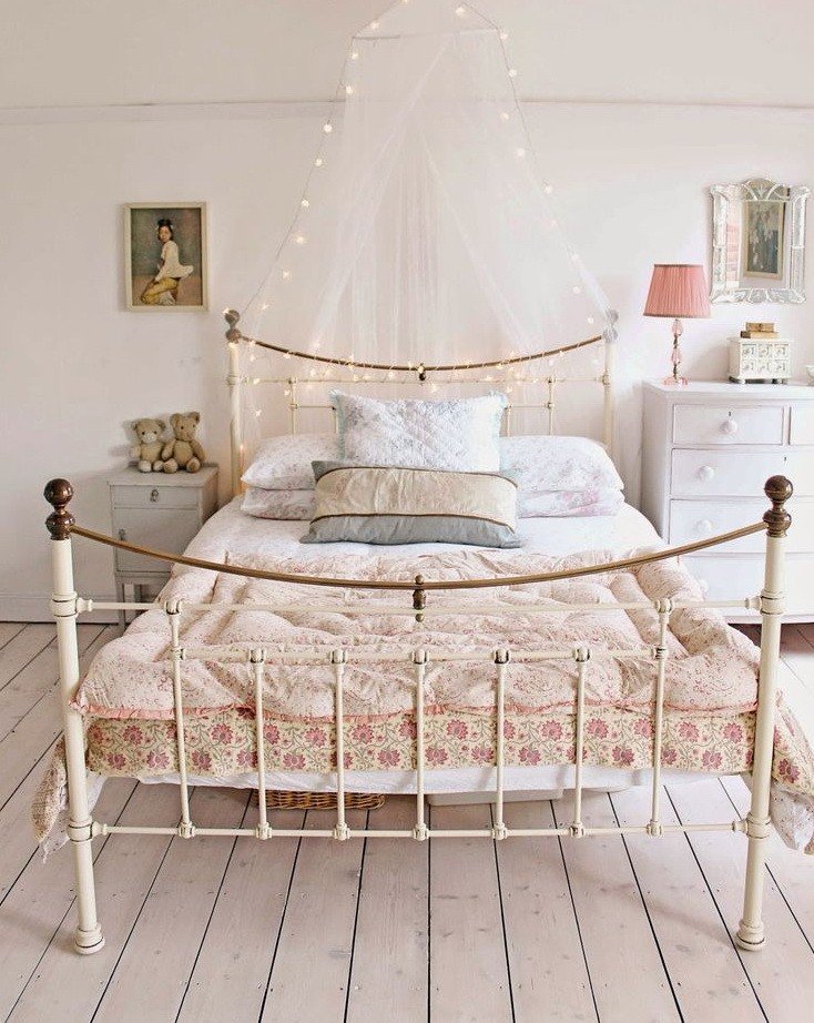 Кровать в винтажном стиле