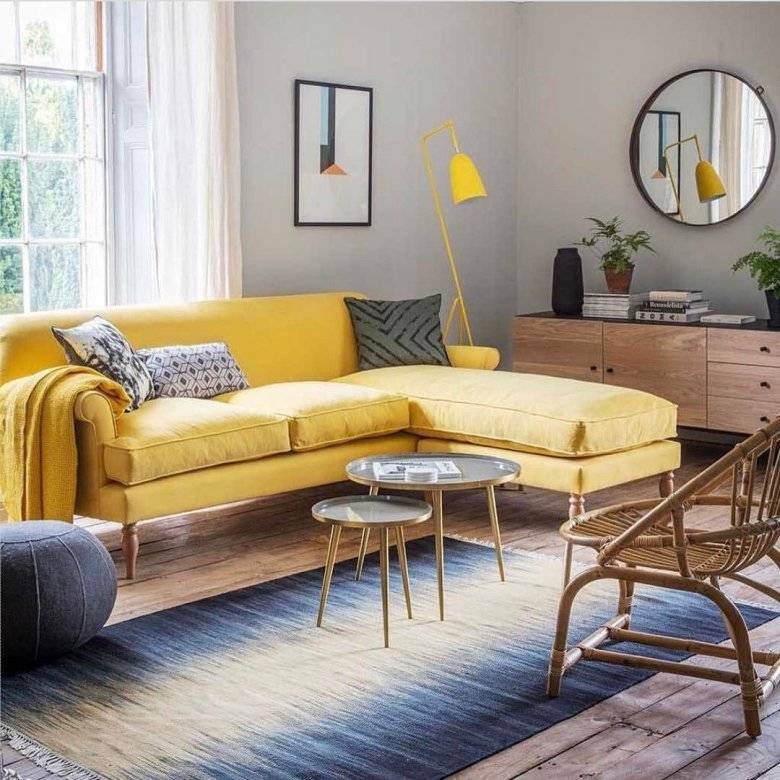 Жёлтый диван в интерьете