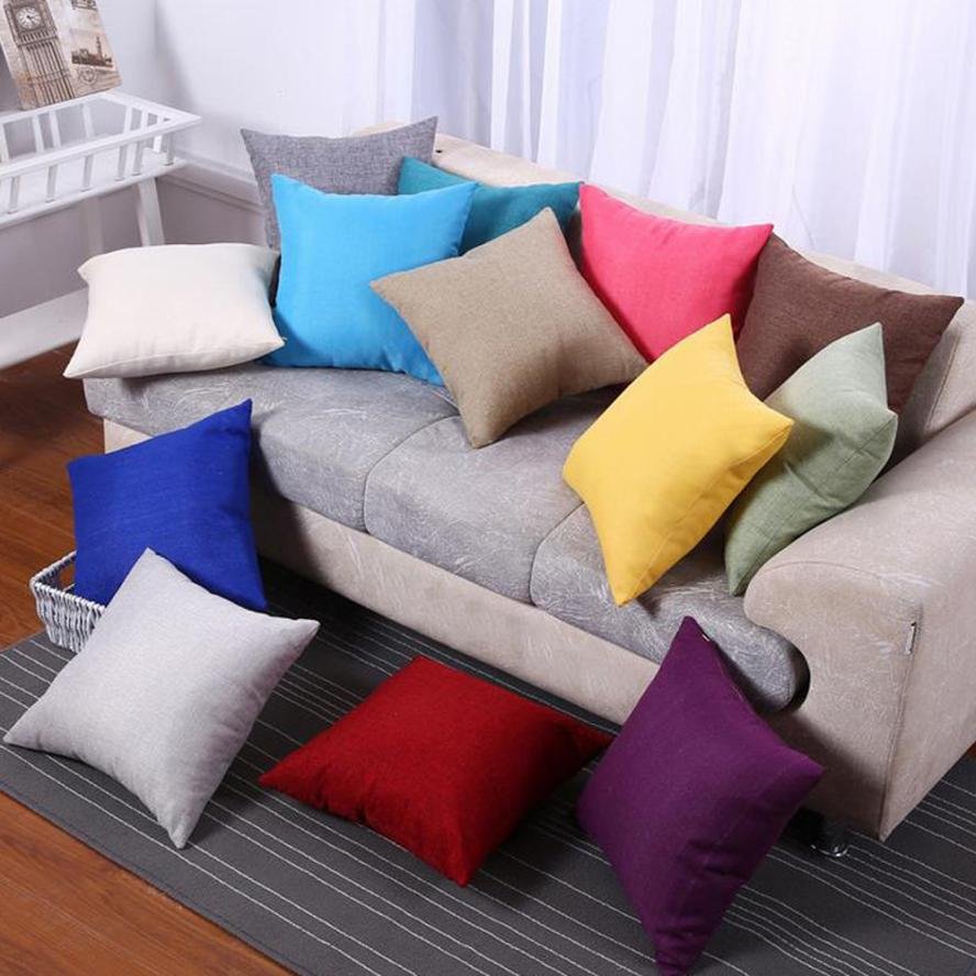 Яркие диванные подушки