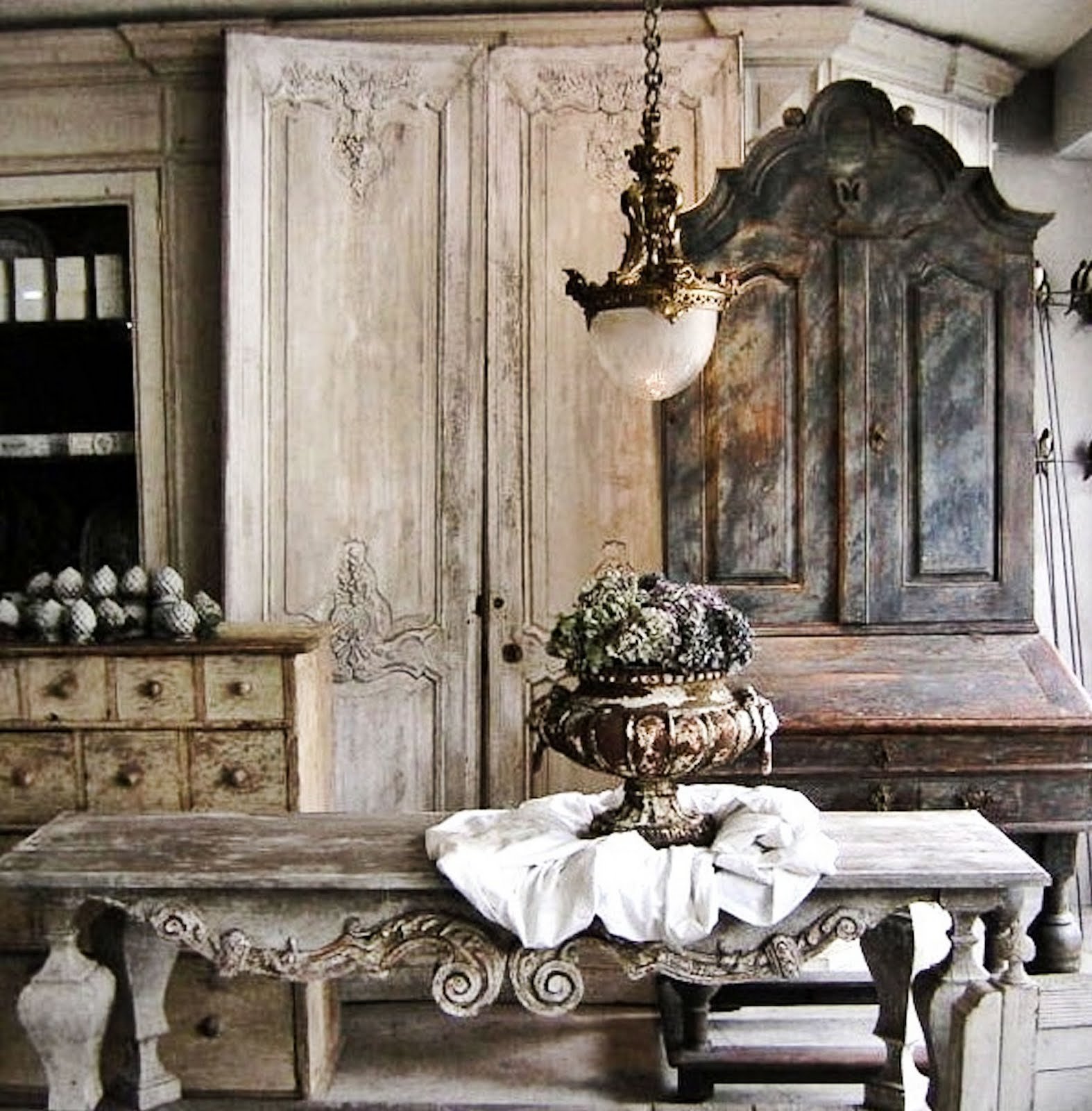 Фото старых интерьеров. Мебель Прованс шебби-Шик. Прованс 19 век. Кухня шебби Шик Прованс. Мебель в стиле шебби Шик.