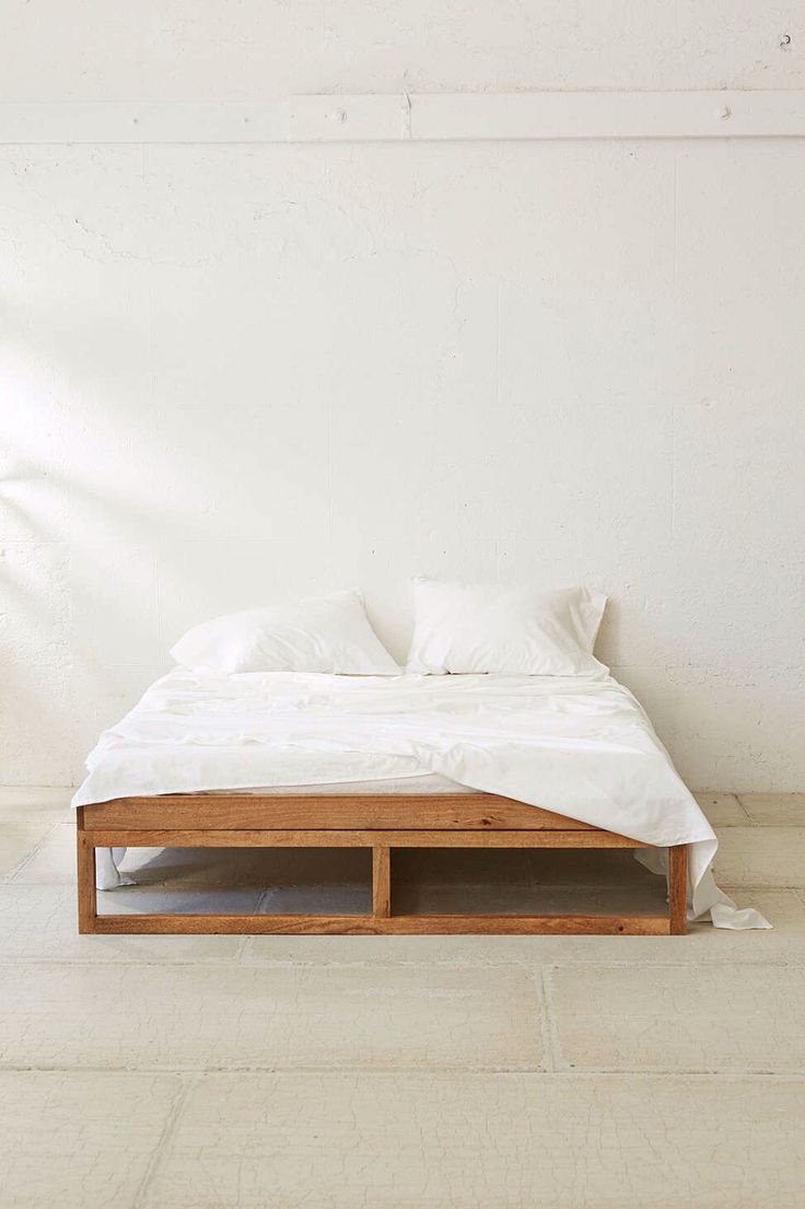 Кровать в минималистском стиле