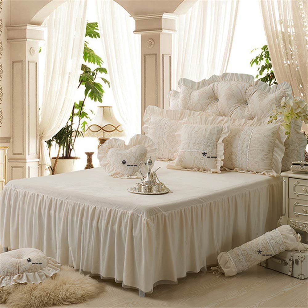 Невеста постель. Свадебные комплекты постельного белья. Свадебная кровать. Невесты в постели. Свадебное покрывало на кровать.