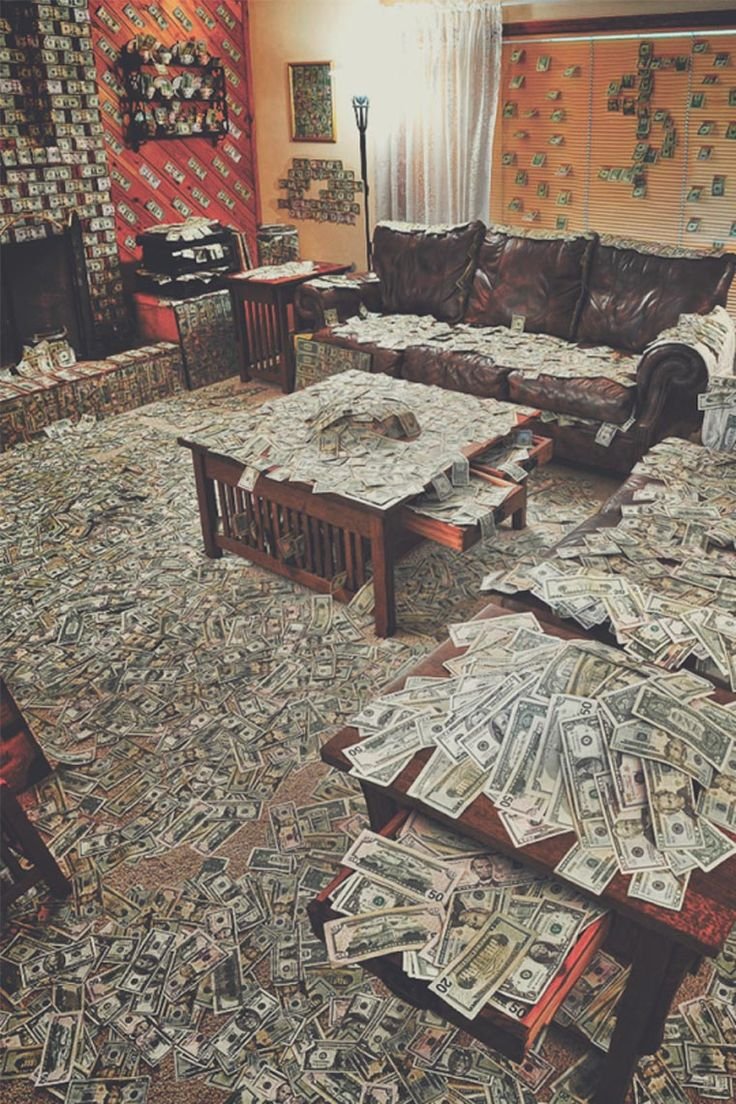 Куча денег в комнате