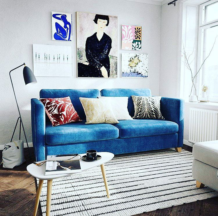 Картина к синему дивану