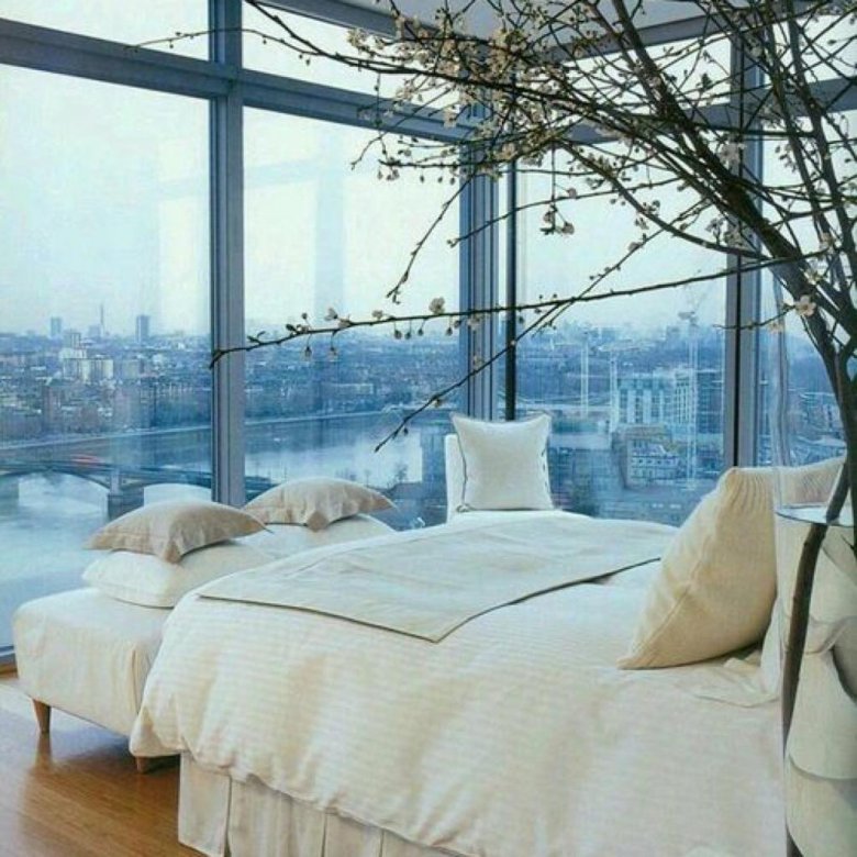 Спальня с панорамным остеклением