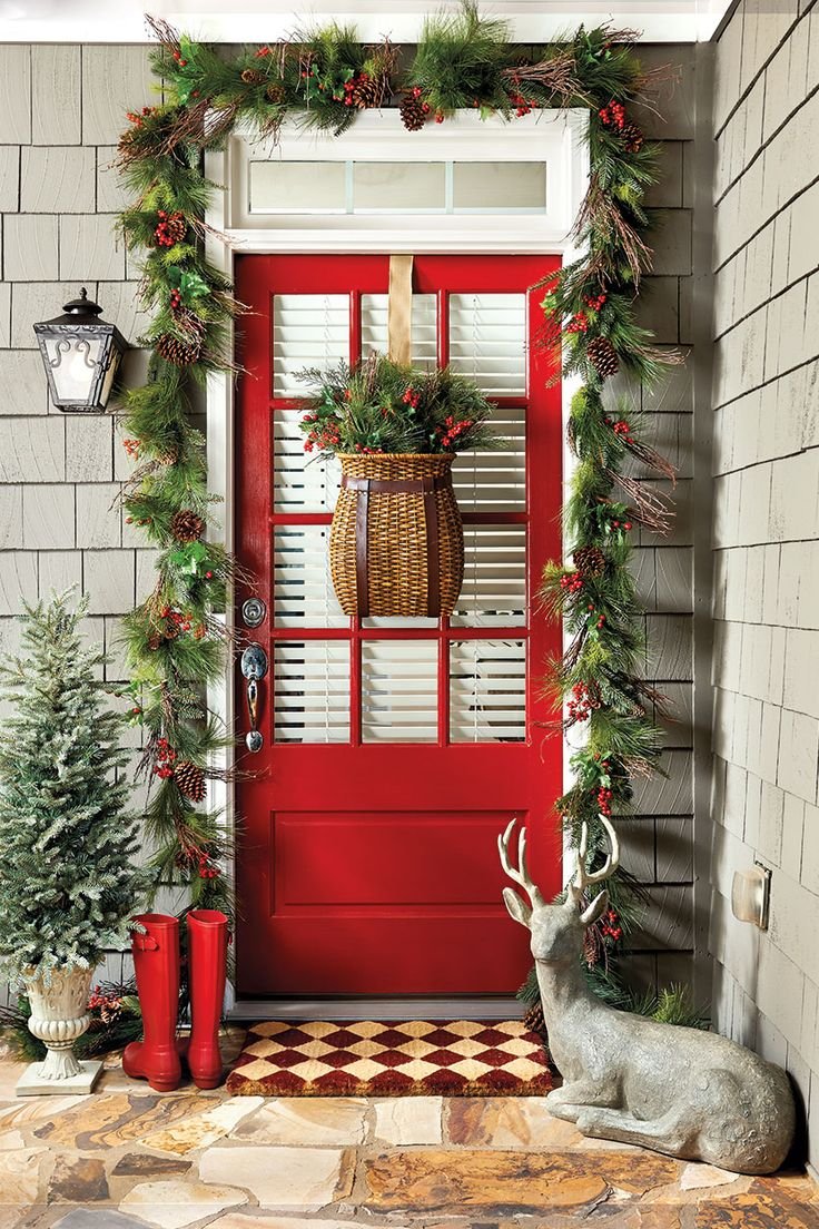 Украшение двери на Рождество