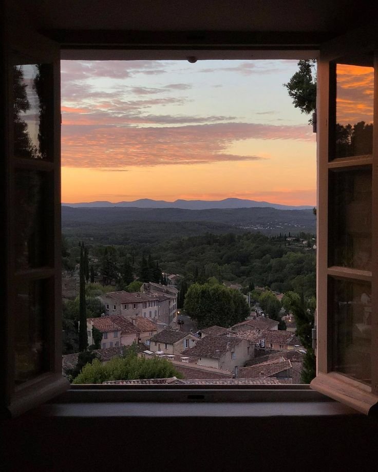 Красивый вид из окна Италия
