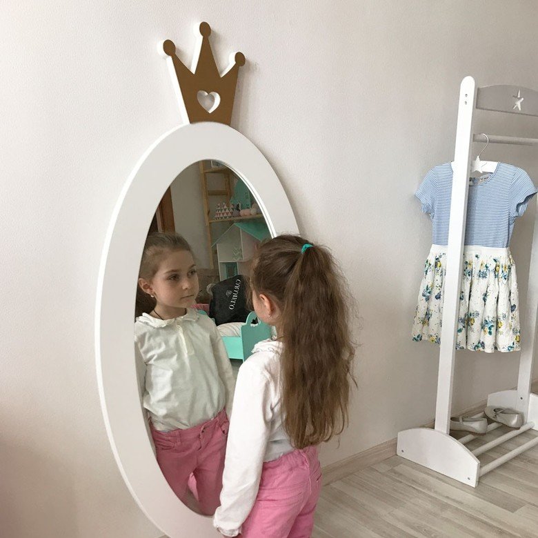 Зеркало в детской комнате