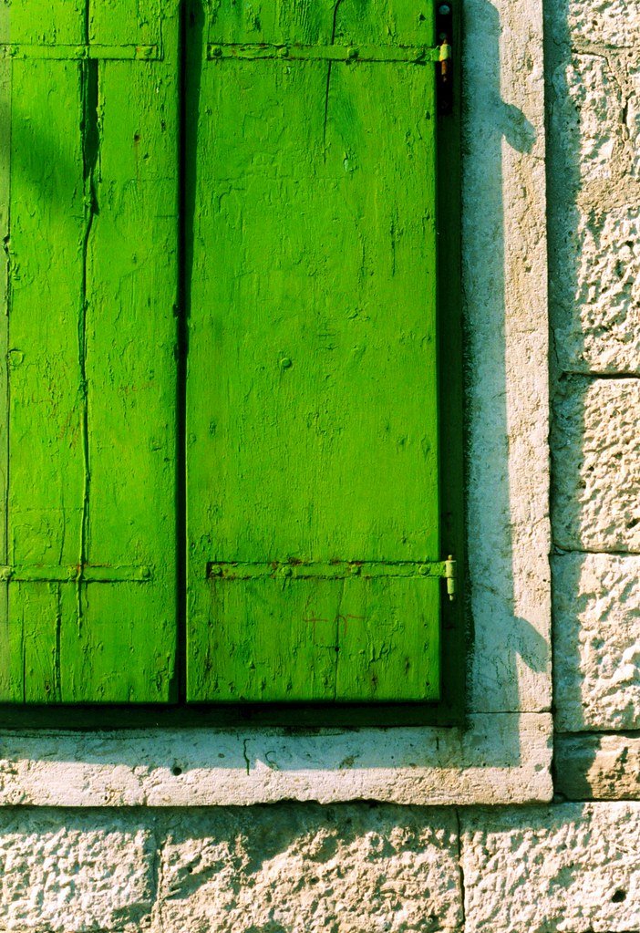 Окна зеленого цвета