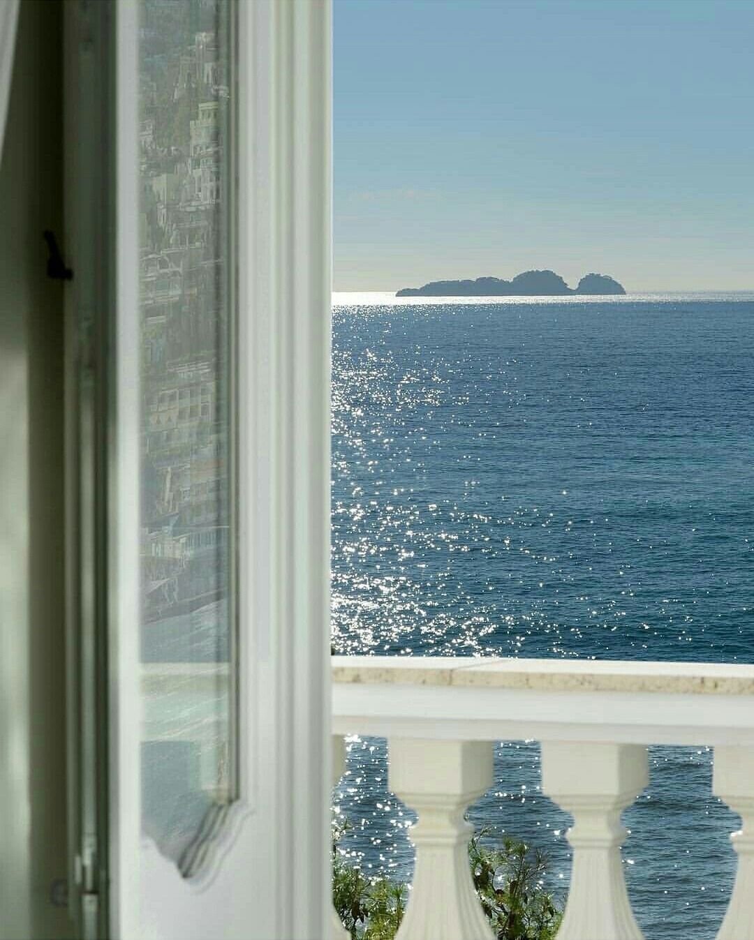 Окно с видом на океан