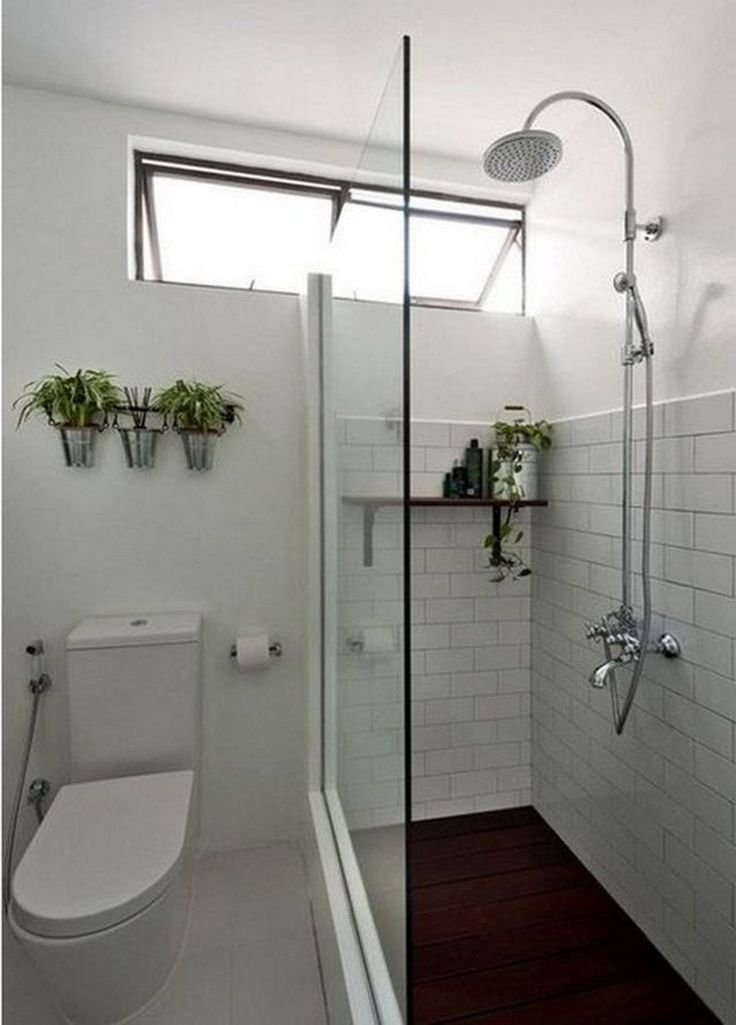 Узкая ванная комната с душевой