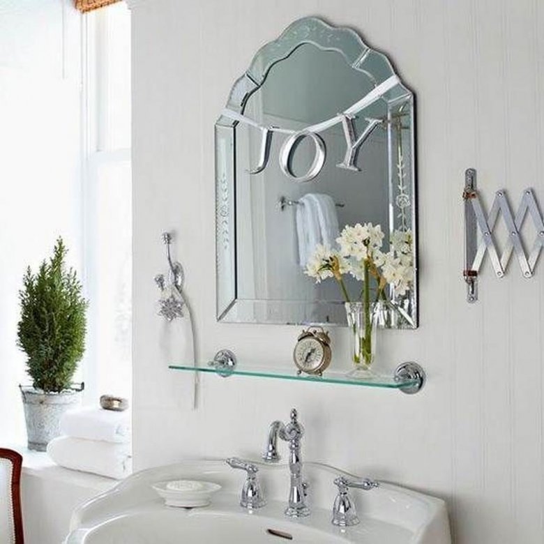 Зеркала в ванную с новогодним декором