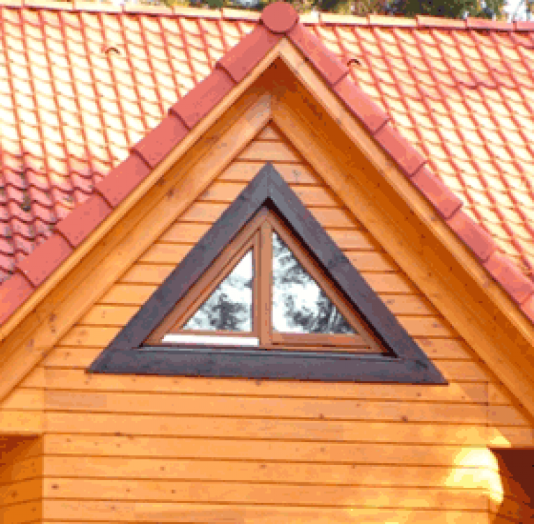 Треугольное окно в крыше