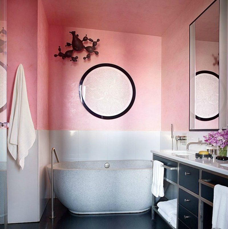 Ванна в розовом цвете