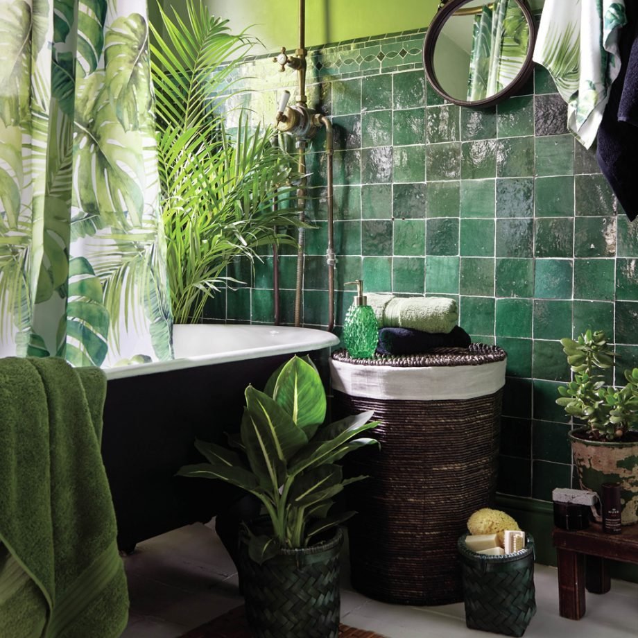 Тропические растения в ванной