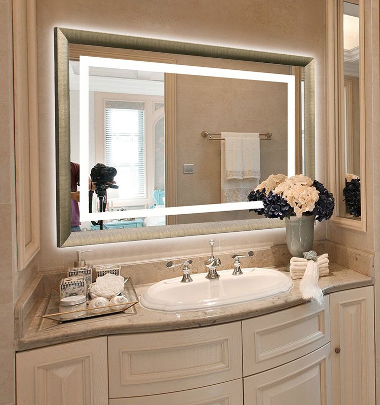 Длинное зеркало в ванной