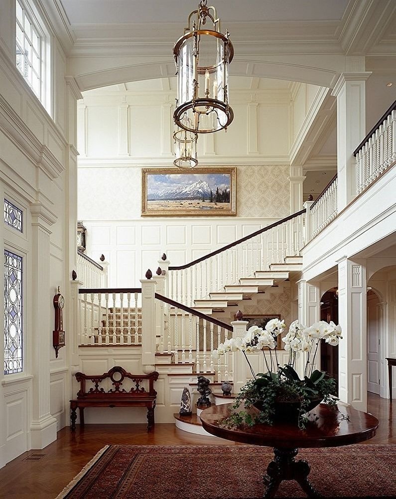 Лестница в классическом стиле