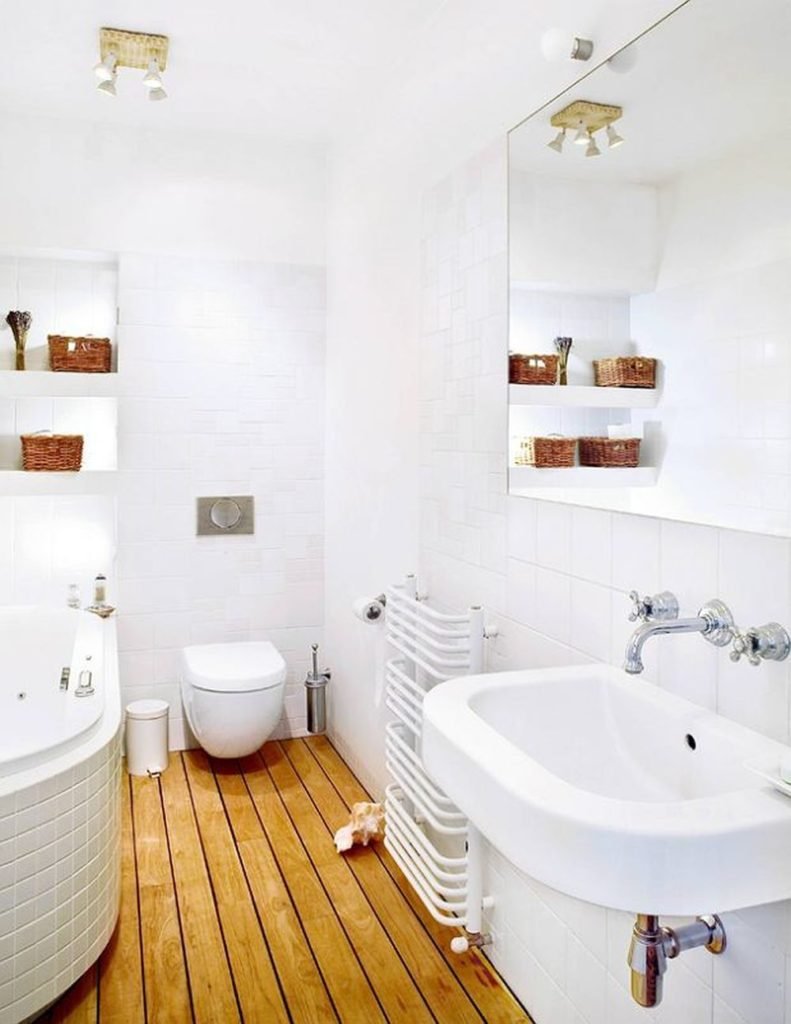 Ванная комната с узкой раковиной