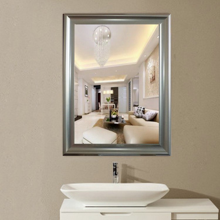 Квадратное зеркало в ванной