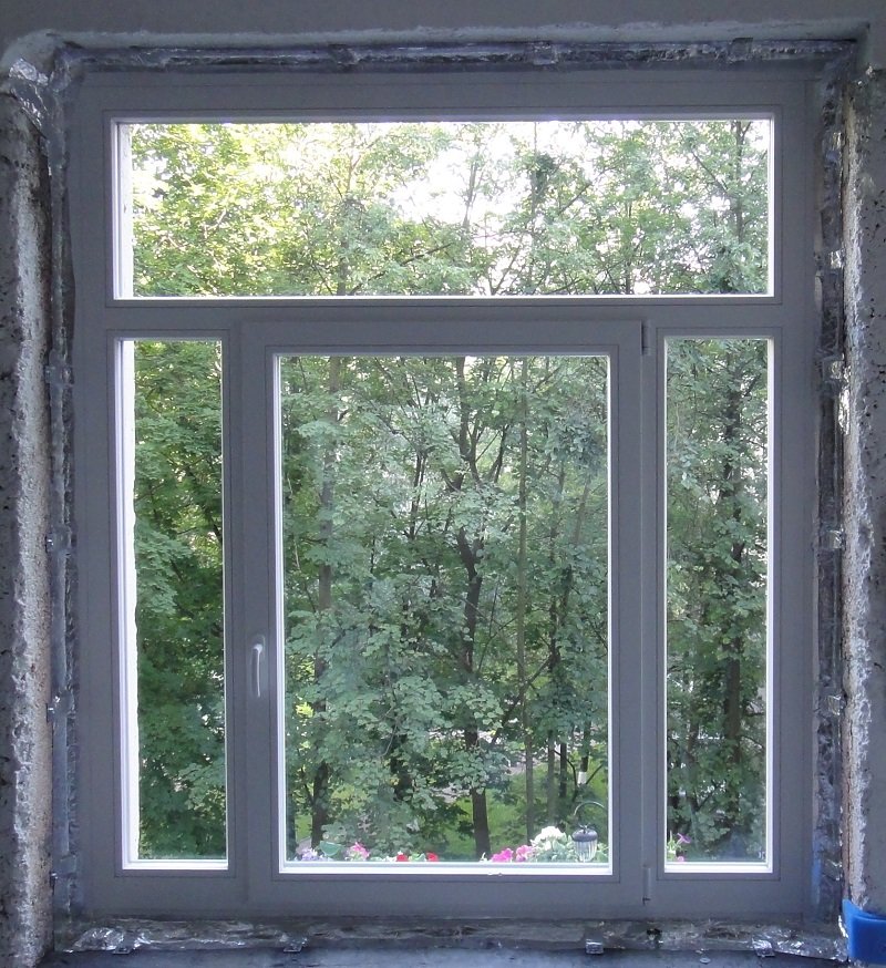 Пластиковое окно с форточкой на кухню в сталинку
