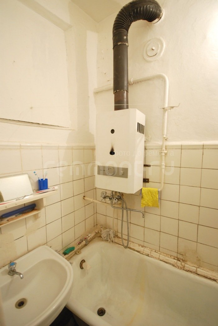 Натяжной потолок в ванной с газовой колонкой
