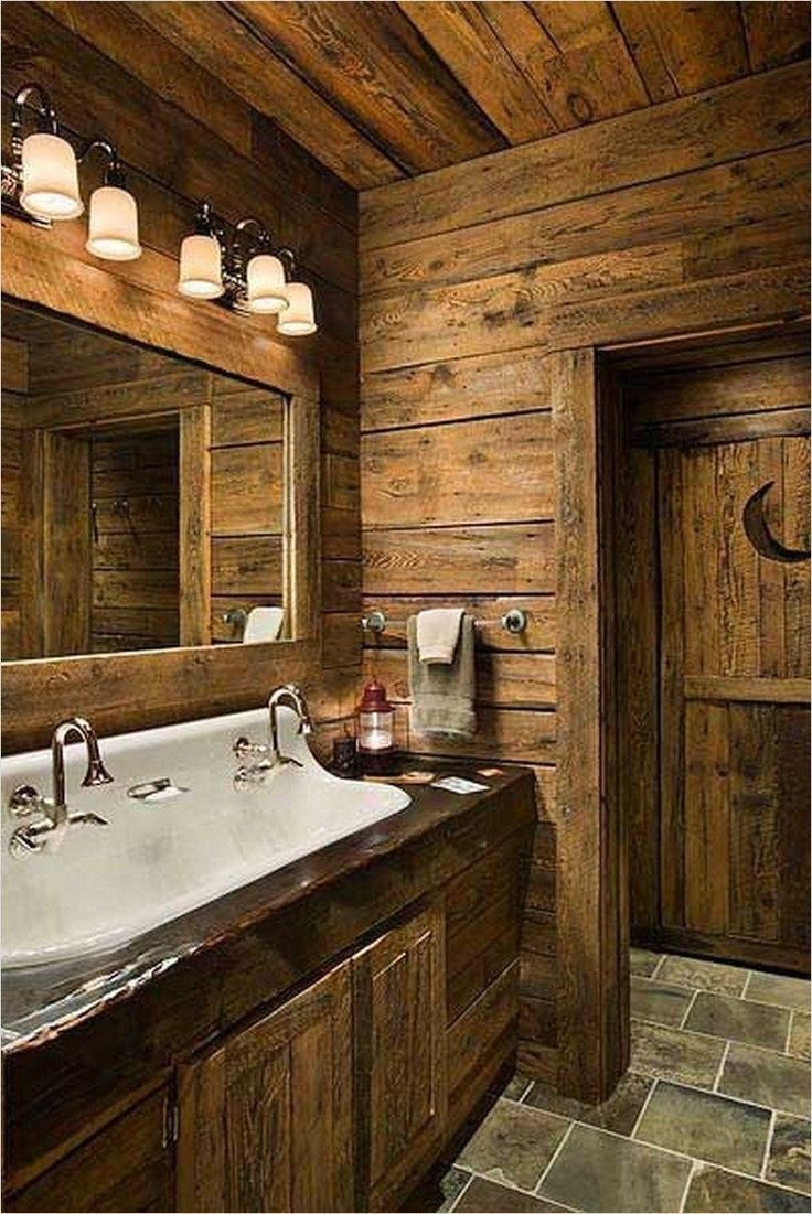 Ванная комната в доме из оцилиндрованного бревна