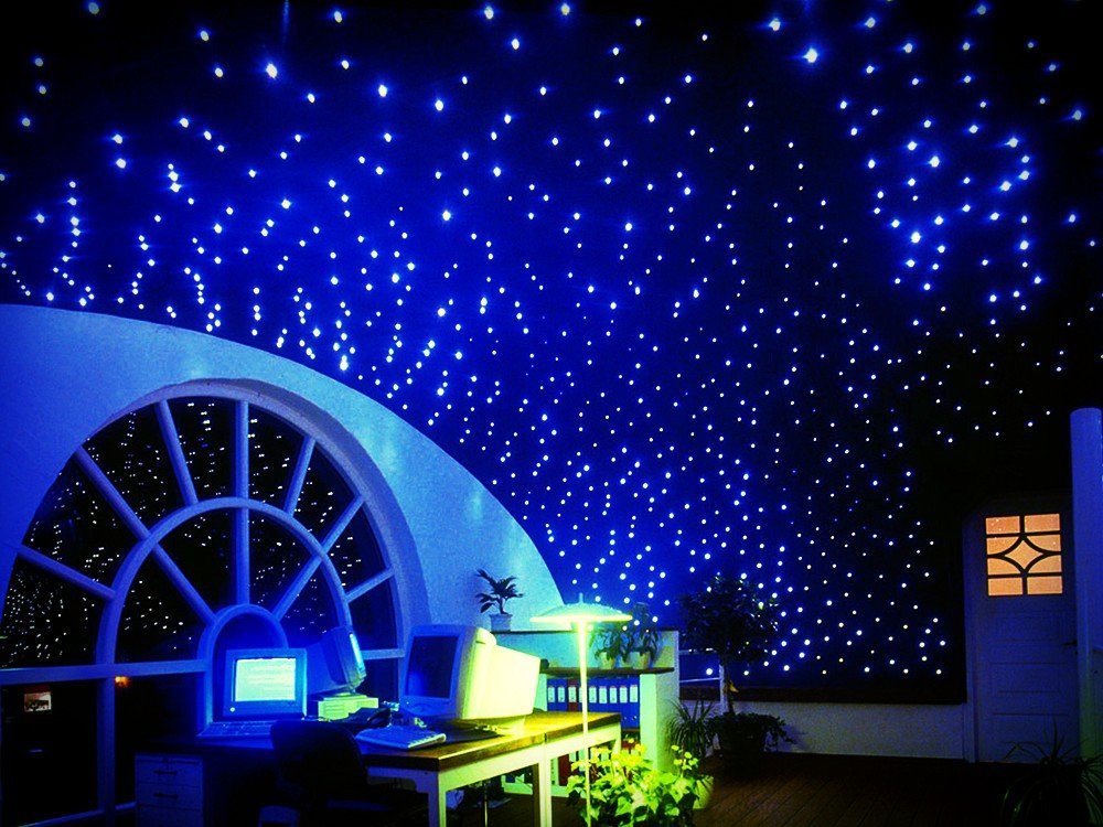 Звездное небо домой. Проектор Северного сияния и звездного неба. Оптико-волоконные системы «Звёздное небо». Натяжной потолок звездное небо. Потолок с люминесцентной краской.