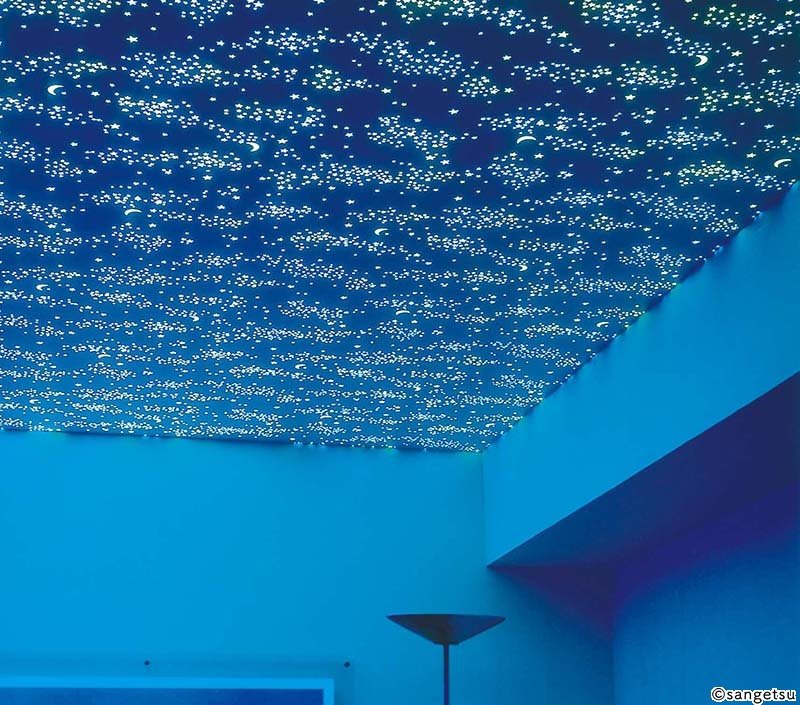 Флуоресцентная краска на потолке