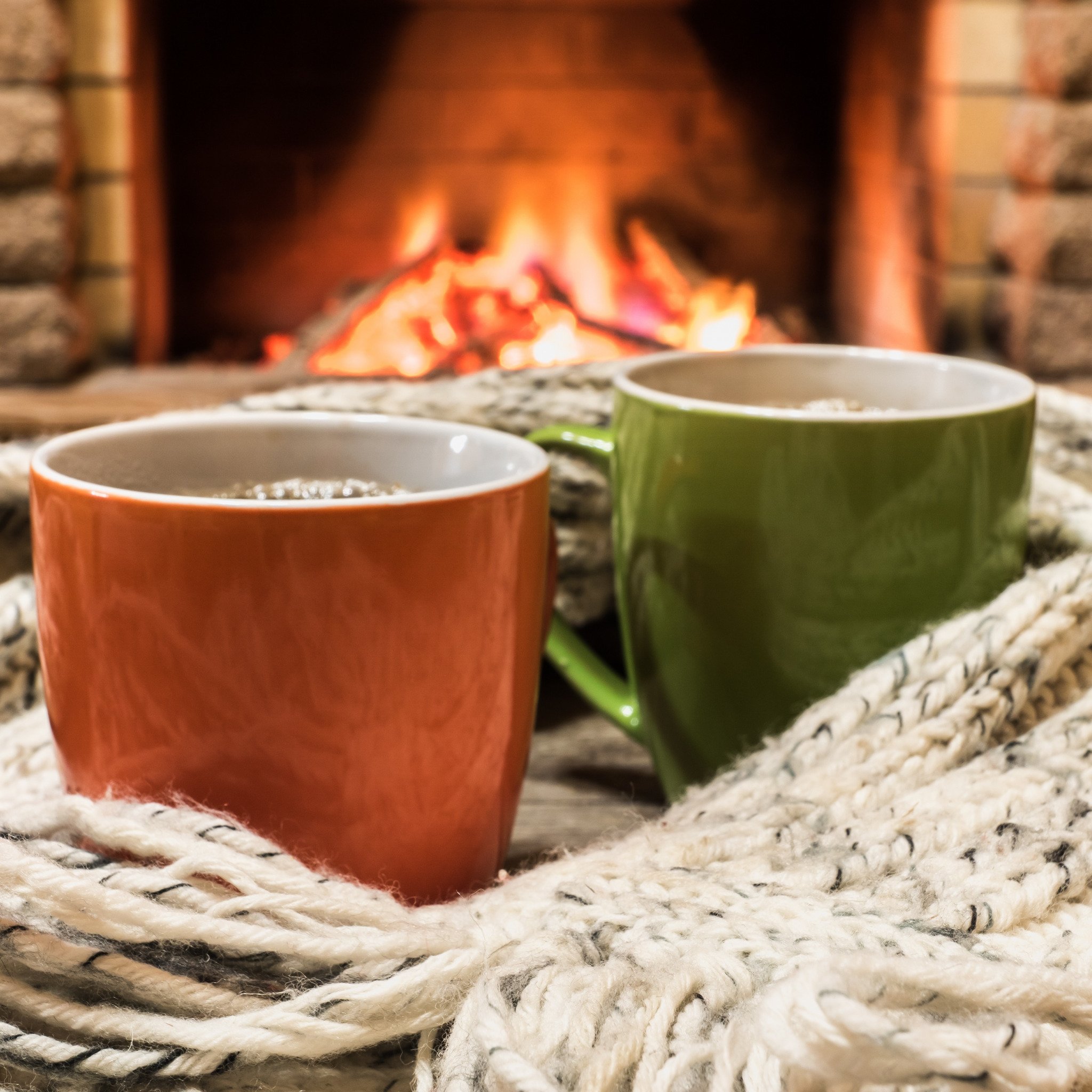 Красивые тепла и уюта. Камин чай плед. Теплый плед и камин. Плед камин горячий чай. Кофе плед камин.