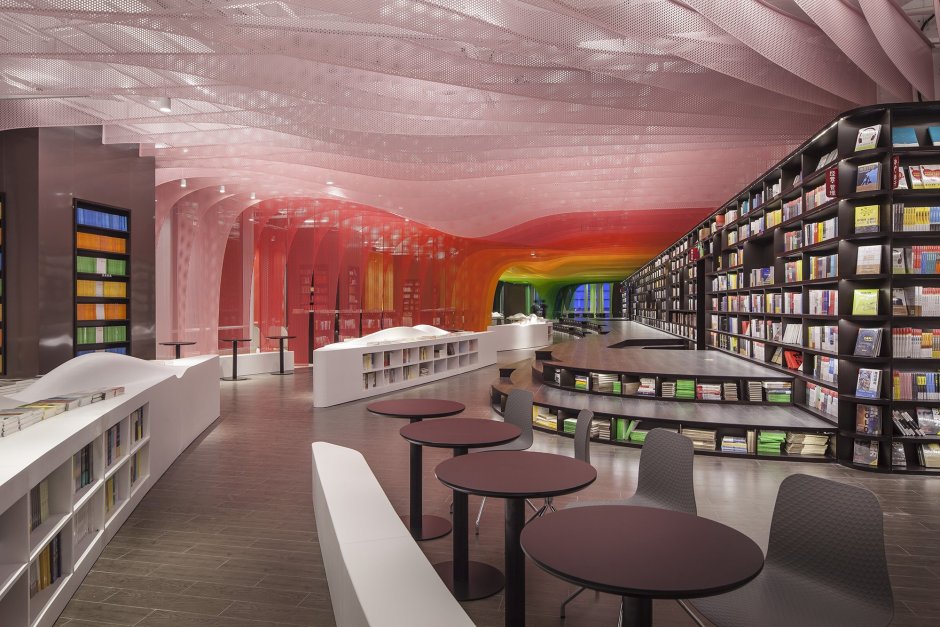 Радужный книжный магазин в Китае