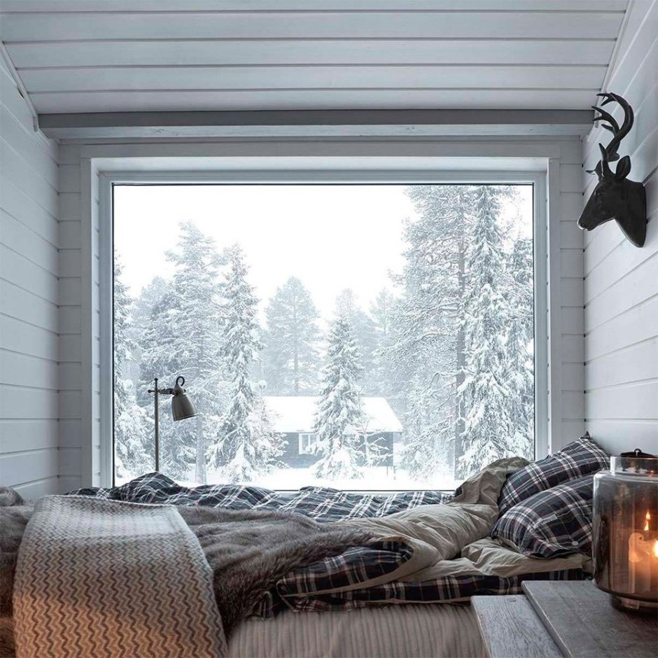 Уютная комнатка с окном