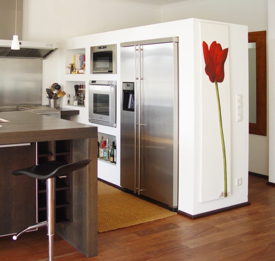 Холодильник Сайд-бай-Сайд в интерьере с кухней икеа