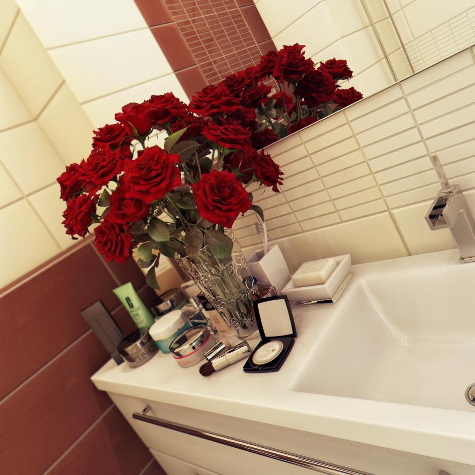 Розы в ванной