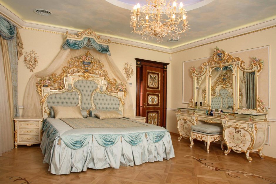Версаль Королевская спальня рококо