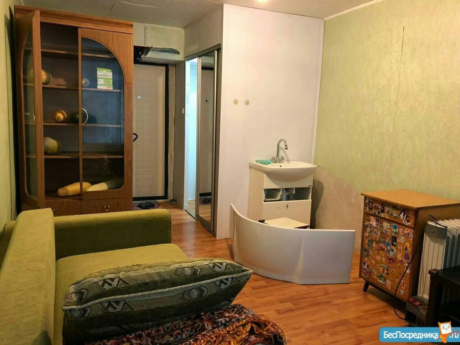 Комната в общежитии с туалетом и душевой кабинкой
