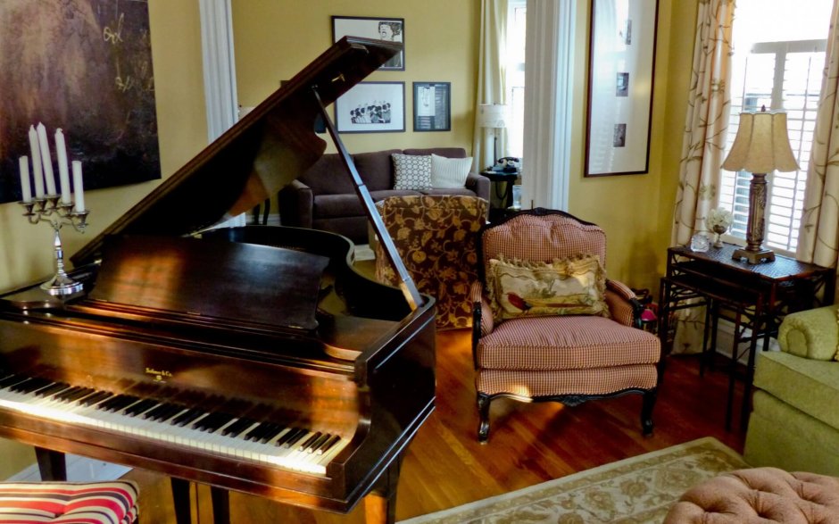 Советская гостиная с пианино