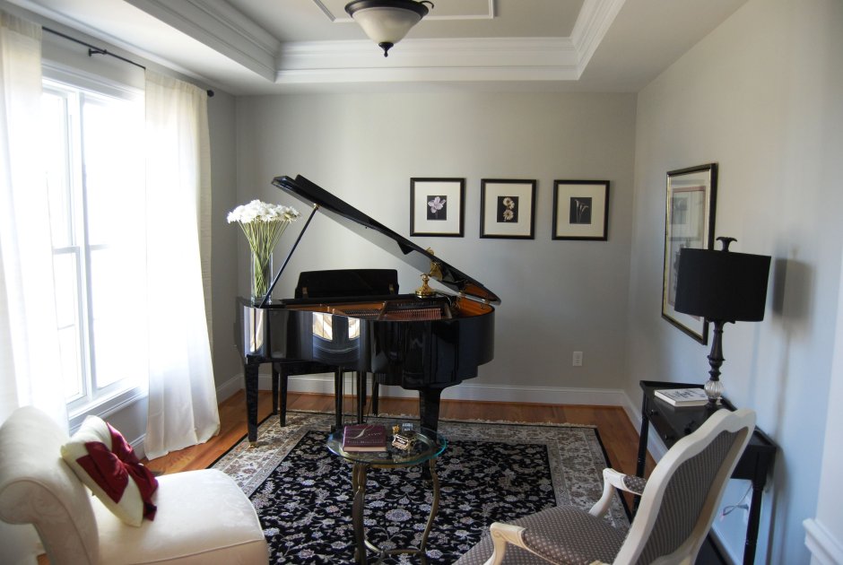 Интерьер комнаты с пианино