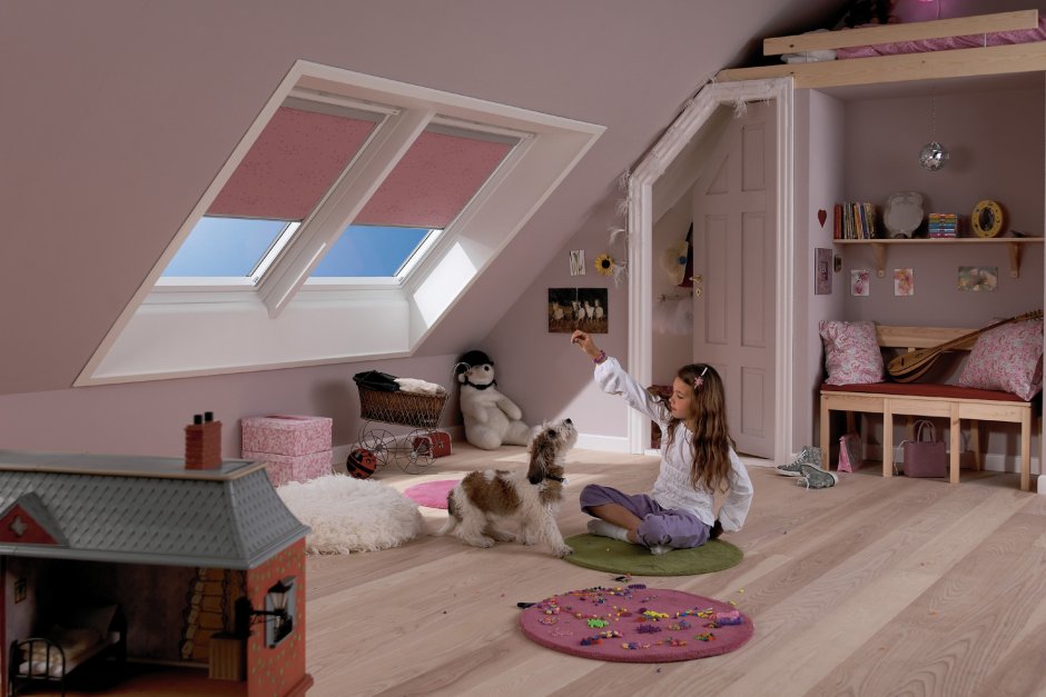 Комната для девочки с мансардной крышей