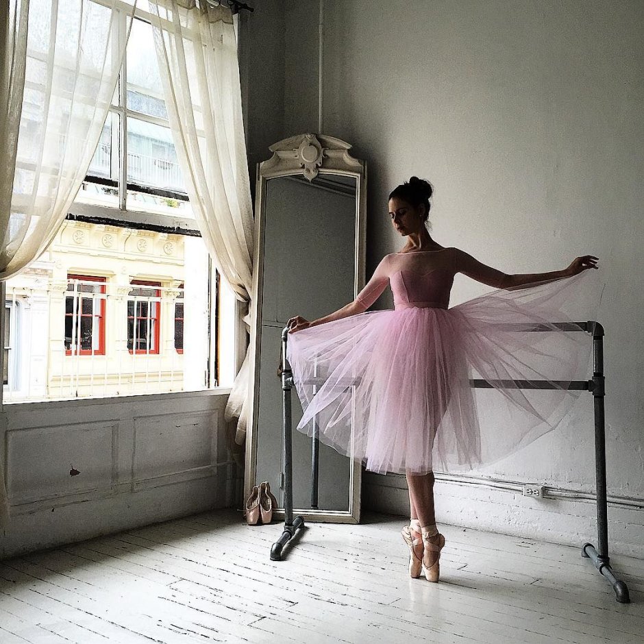 Украсить комнату балеринами