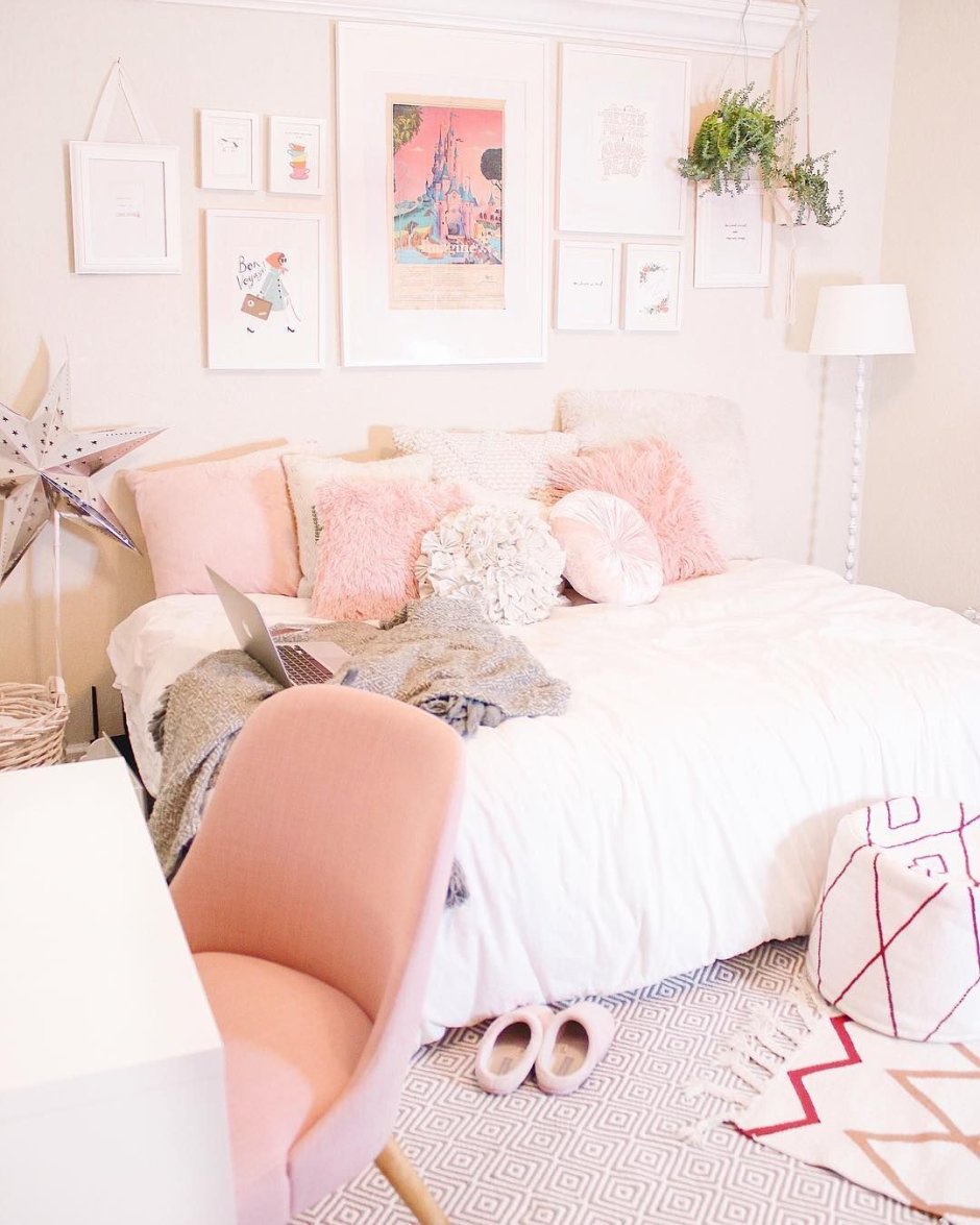 Спальня для девочки в розово пастельных тонах