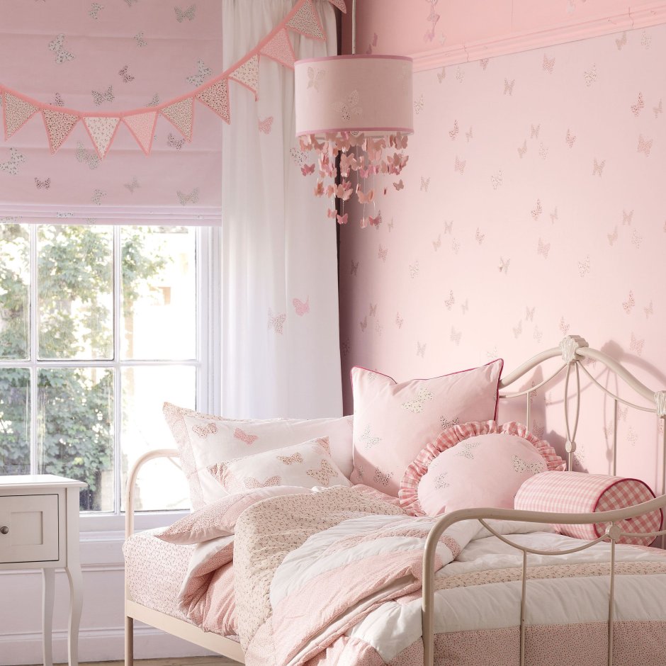 Розовый декор комнаты