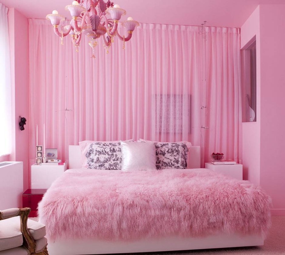 Розовая спальная комната