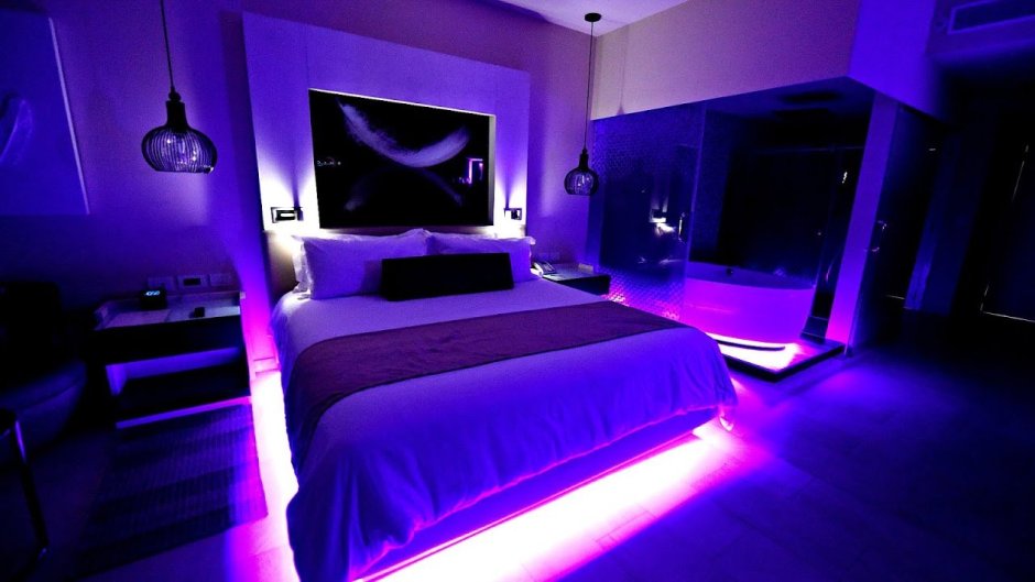 Фиолетово черная спальня