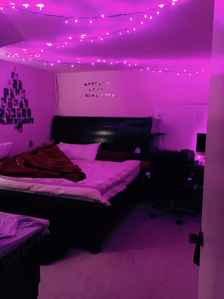 Черно фиолетовая спальня