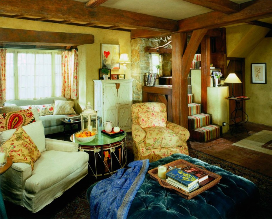 Уютная гостиная в деревенском стиле