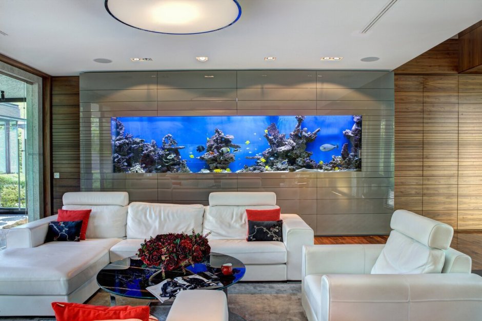 Интерьеры гостиных с аквариумом