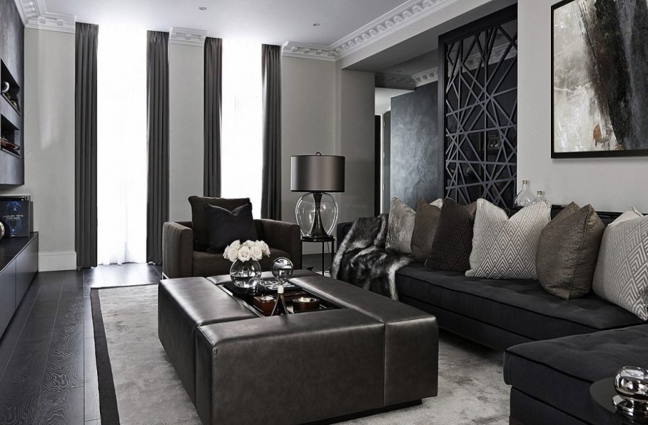 Фото идеи гостиной с фотообоями коричневый диван и коричневые шторы